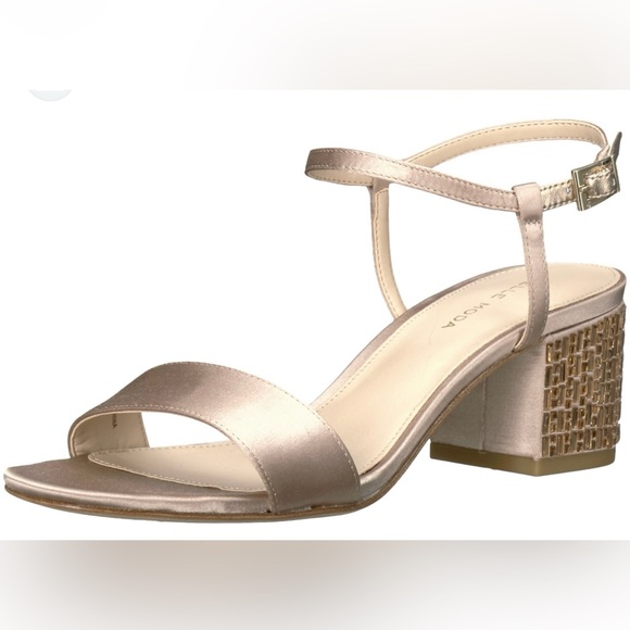 Pelle Moda women’s size 7.5 gold jeweled mini heels - Picture 1 of 9